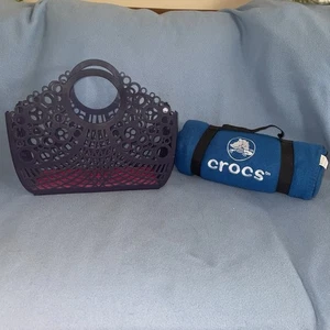 Crocs Damen Tasche Adrina Schuhe Handtasche Dreamscape lila blau Fleecedecke - Bild 1 von 23