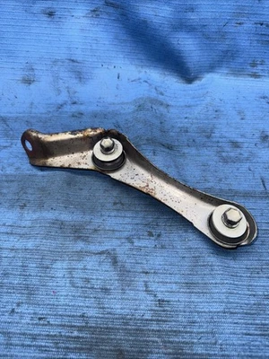 Оригинальный кронштейн подвески для выхлопной системы 01–05 Lexus IS300 передняя опора колокольчик - Изображение 1 из 4