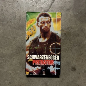 Predator 1988 VHS tape vintage Arnold Schwarzenegger - Picture 1 of 3