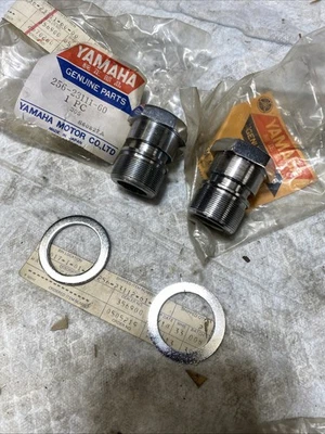 Nuevo de Lote Antiguo Yamaha Pernos y Arandelas de Tapa de Horquilla (2) 1970-75 XS650 256-23111-60-00 #132 Foto 1 de 4