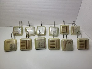 Juego de 12 ganchos para cortina de ducha marrón y verde claro patrón geométrico - Imagen 1 de 5