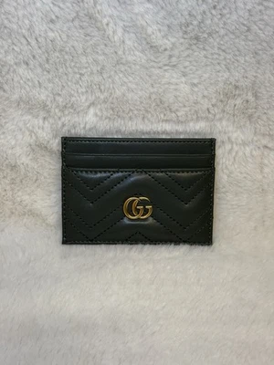 Tarjetero Gucci GG Matelassé Marmont Esmeralda/Dorado Foto 1 de 4