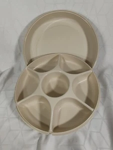 VINTAGE ALMOND TUPPERWARE VEGETABLE DIP SNACK SERVING TRAY WITH LID - Picture 1 of 4