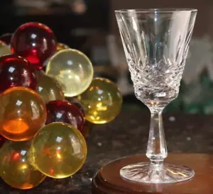 Vaso de vino blanco de 5-1/2" con corte cristal Kenmare Pattern de Waterford - Imagen 1 de 2