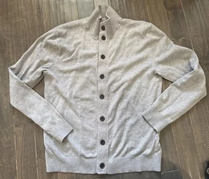 Cárdigan suéter Banana Republic para hombre gris medio con botones cuello falso - Imagen 1 de 10