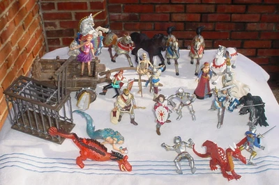 Lote grande de figuras de caballos de caballeros medievales de Papo Foto 1 de 4