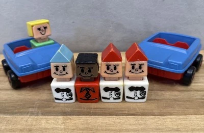 Винтаж 1970-е McDonald's Playskool 5 квадратных маленьких людей и 2 машины - Изображение 1 из 4