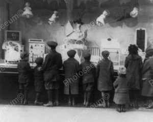 Children Gazing Macy's Toy Window Xmas 8x10 Reprint Of Old Photo - Picture 1 of 1