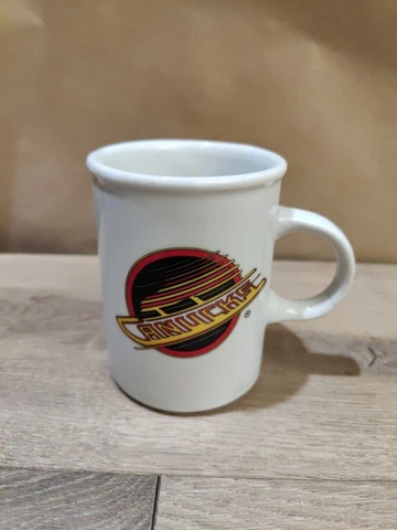 VINTAGE 1993 NHL HOCKEY VANCOUVER CANUCKS CERAMIC MUG Cup Skate Logo Danesco Cover