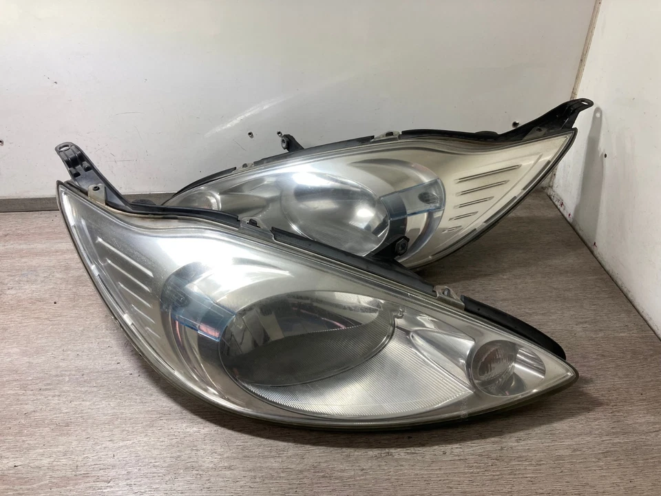 Par de faros delanteros Ford Ka 2011 del lado del conductor y del pasajero Foto 1 de 4