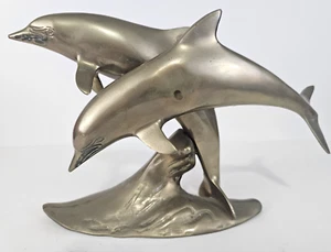 MCM Latón Sólido 2 Delfines Nadando/Saltando Ola Estatua Náutica De Colección 10"L x 7"H - Imagen 1 de 14