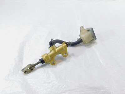 Cilindro maestro de freno de rueda trasera y depósito de líquido Suzuki RF600 y GSX-R600 Foto 1 de 4