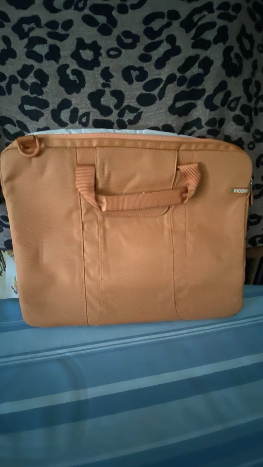 Bolso para portátil Incase calzoncillo con cremallera - naranja Foto 1 de 4