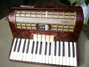 Weltmeister Akkordeon-Diskantseite von 80 Bass-Instrument - Bild 1 von 2
