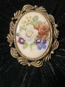 Porcelain Painted Flowers Brooch Vintage Mid Century Pin - Picture 1 of 6
