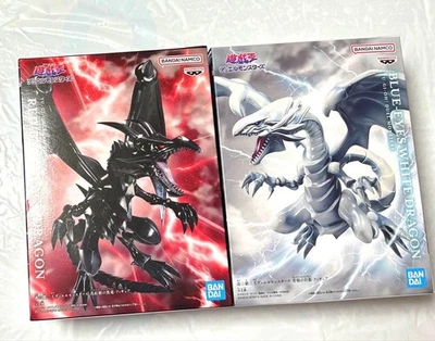 【US/DDP】Yu-Gi-Oh! Juego Duel Monsters Blue Eyes White Dragon Red Eyes Black Dragon Foto 1 de 3