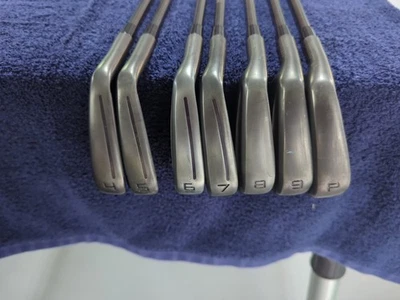 LH TAYLORMADE P770 BATTLE WORN IRON SET 4-PW / MODUS TOUR 120 LUXURY BLACK STIFF - Image 1 of 4