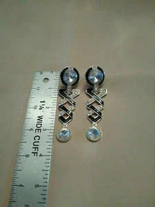 VINTAGE CLIP EARRINGS BLK ENAMEL/GOLD LGE STONE TOP/BOTTOM STONES ON STEM - Picture 1 of 2