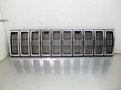 1984-1987 CHEROKEE, COMANCHE Grille (Chrome) NOS OEM-55002229 Foto 1 de 4