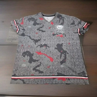 Camiseta Ecko Unlimited Cuello en V Para Hombre L Gris Rojo Camuflada Manga Corta Marca Rinoceronte Foto 1 de 4