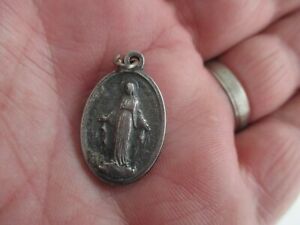 Ancienne médaille religieuse Vierge 22 mm 2,985 gr métal alliage 