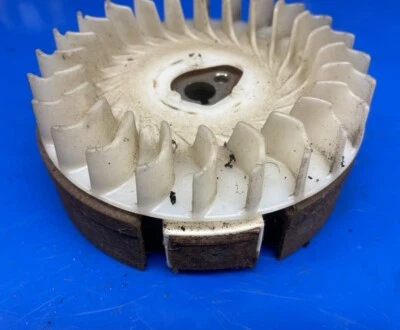 Honda HS621  SNOW BLOWER  FLYWHEEL 31100ZE1010 Cooling Fan 19511-ZE1-000 - Image 1 of 4