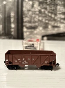 Kadee Micro Trains 57010 N Scale Twin Hopper Composite ATSF Road # 180700 - Picture 1 of 10