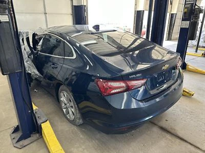 Cubierta del motor usada se adapta a: Chevrolet Malibu 2019 grado A Foto 1 de 4