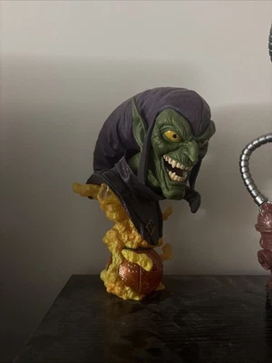 Duende Verde, Leyendas en Busto 3D, Escala 1/2!!!Daños en la oreja trasera.  Caja incluida Foto 1 de 4