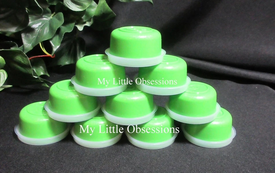 New Tupperware SMIDGETS Green w/Sheer Seals ~ Mini 1 oz Containers ~ Set of 10