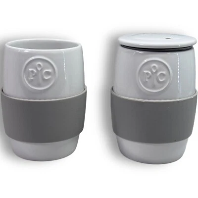 Hervidor de huevos para microondas de cerámica Pampered Chef con tapa y funda de silicona blanca (2) Foto 1 de 4