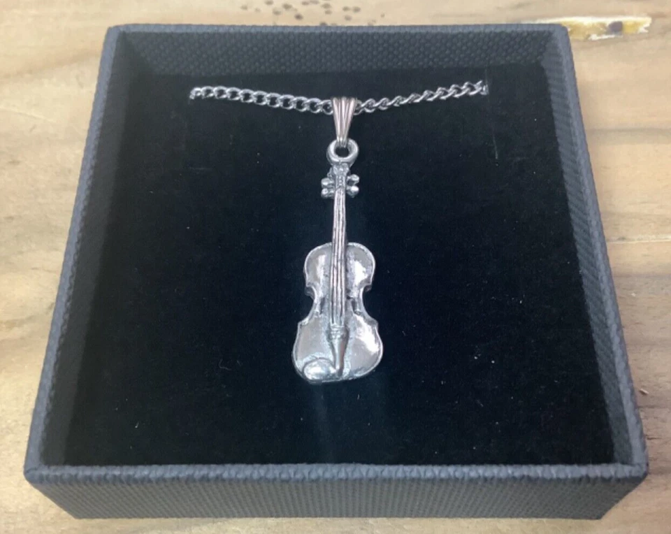Violin Silver Pewter Pendant On A Chain Foto 1 de 4