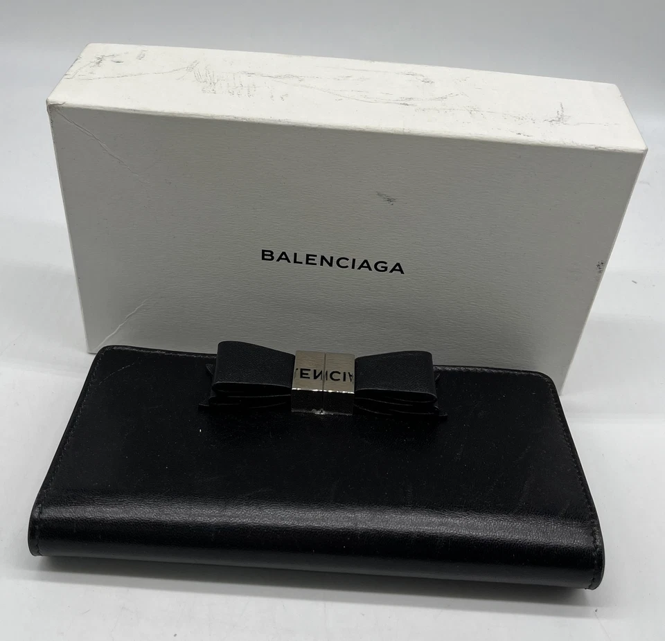 Balenciaga 黑色皮革蝴蝶结银色翻盖矩形钱包  — 第 1/4 张图片