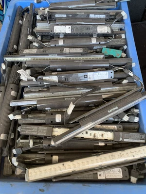 PHILIPS COLOR KINETICS 101-000066-01 ICOLOR COVE QLX 12" LINEAR LED LIGHT - Image 1 of 2