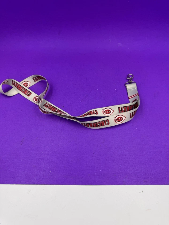 Cincinnati Reds MLB Lanyard Clip Neck Tag Buckle Keychain - Image 1 of 2