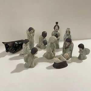 Presepe vintage Mengrai Celadon 11 pezzi gres verde fatto a mano Thailandia - Foto 1 di 6