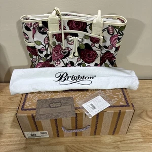 Bolso de Mano Brighton H50862 Jackson Floral con Dije de Corazón, Caja y Bolsa para el Polvo - Imagen 1 de 23