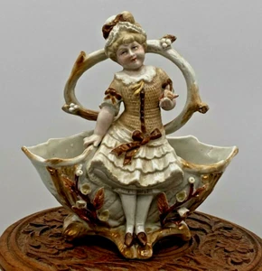 Antique Vintage Porcelain/China Figurine Planter Collectable Girl By Well - Picture 1 of 12