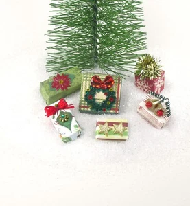 WMH Dollhouse Miniature Christmas Gifts/ Presents -Set of Six - "Vintage Look" - Picture 1 of 3
