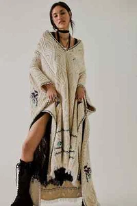Free People x Anna Sui Limited Edition Yves Pullover Classic Knit Poncho - Bild 1 von 4