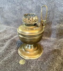 ANTIQUE SPECIAL QUALITY EFAR 609 WALL HANGER OIL LAMP w/o CHIMNEY 5.75" TALL VGC - Picture 1 of 12