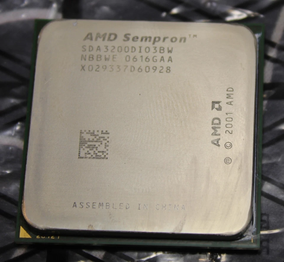 AMD Sempron 3200+ - SDA3200DIO3BW 1.80ghz Socket 939 Processor - Image 1 of 1