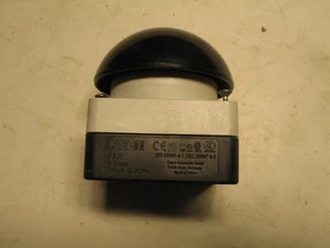 ¿NUEVO? INTERRUPTOR DE OPERADOR NEGRO EATON FAK CONTACTOS 1NO/1NC A0962 - Imagen 1 de 5