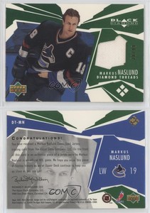 2003-04 Upper Deck Black Diamond Threads Green /99 Markus Naslund #DT-MN