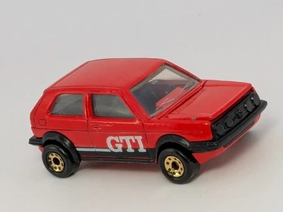 Coche Volkswagen Golf GTI Matchbox 1985 vintage rojo 1/58 diecast VW hatchback Foto 1 de 4