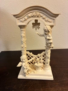 Arco de resina de enrejado rosa con querubines ángel, exhibición colgante - Imagen 1 de 8