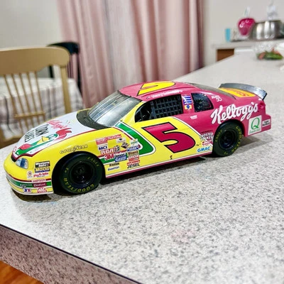 Ertl NASCAR 1997 Terry Labonte #5 Kellogg's Chevy Monte Carlo 1:18 coche diecast Foto 1 de 4