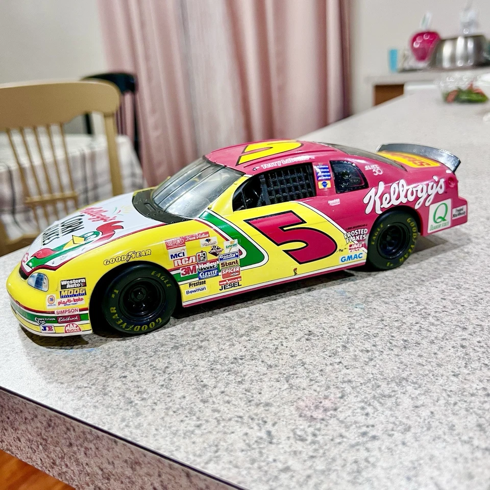 Ertl NASCAR 1997 Terry Labonte #5 Kellogg's Chevy Monte Carlo 1:18 coche diecast Foto 1 de 4