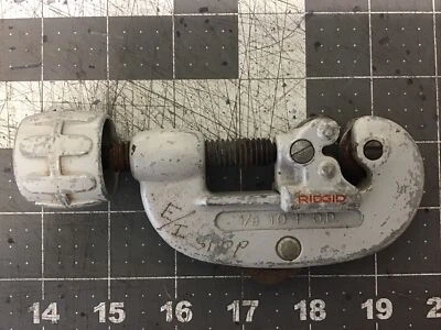 RIDGID • No. 10 • Pipe Cutter • 1/8" to 1" OD Pipe Cutter •(LK02R) - Image 1 of 4