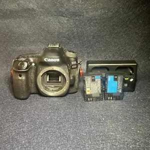 CANON EOS 80D 24.2 MP DIGITAL CAMERA BODY. NEAR MINT W 2 BATTERIES - Bild 1 von 12